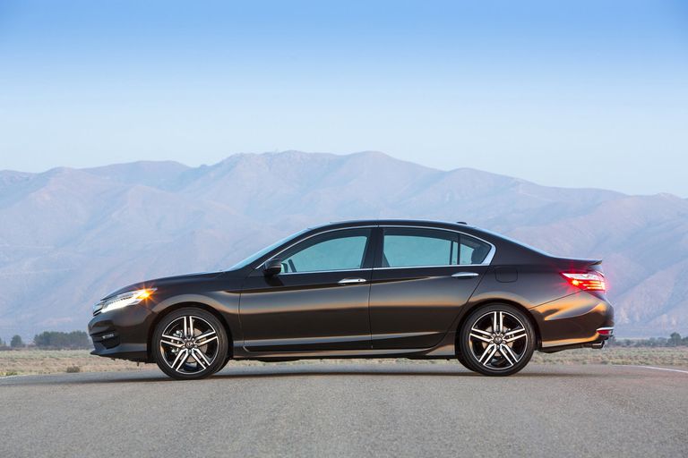 Smart money is still in sedans: 2018 Honda Accord revealed Smart money is still in sedans: 2018 Honda Accord revealed
