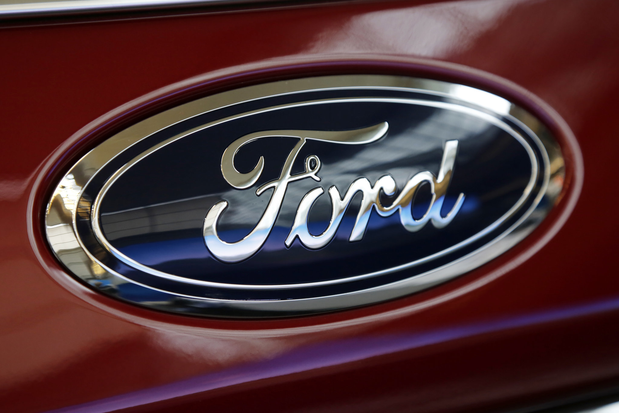 Ford recalls 1.3M Fusion, Lincoln MKZs due to risk of steering wheel detachment