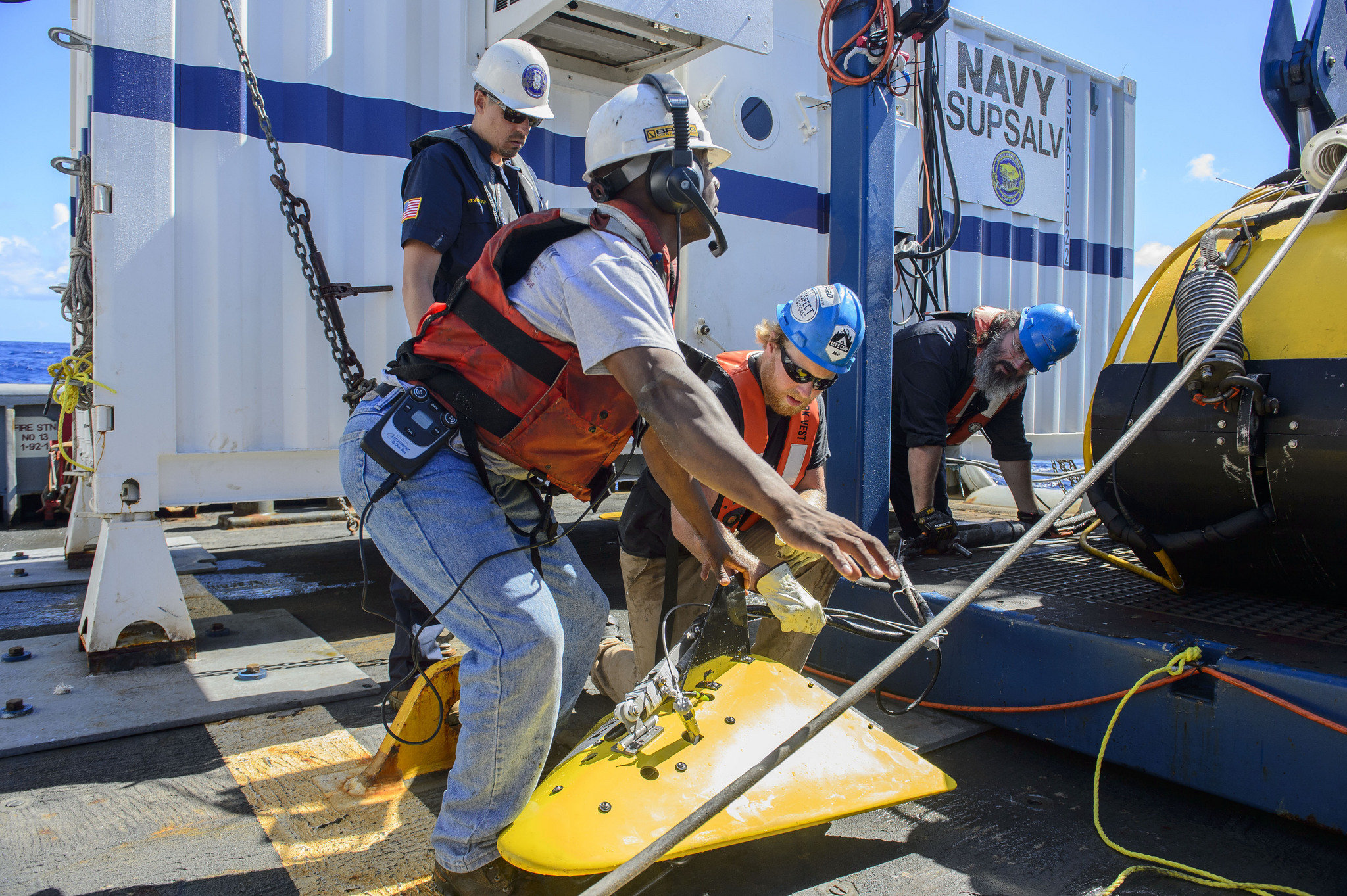 El Faro cargo ship's sunken wreckage possibly found 'in one piece' by sonar