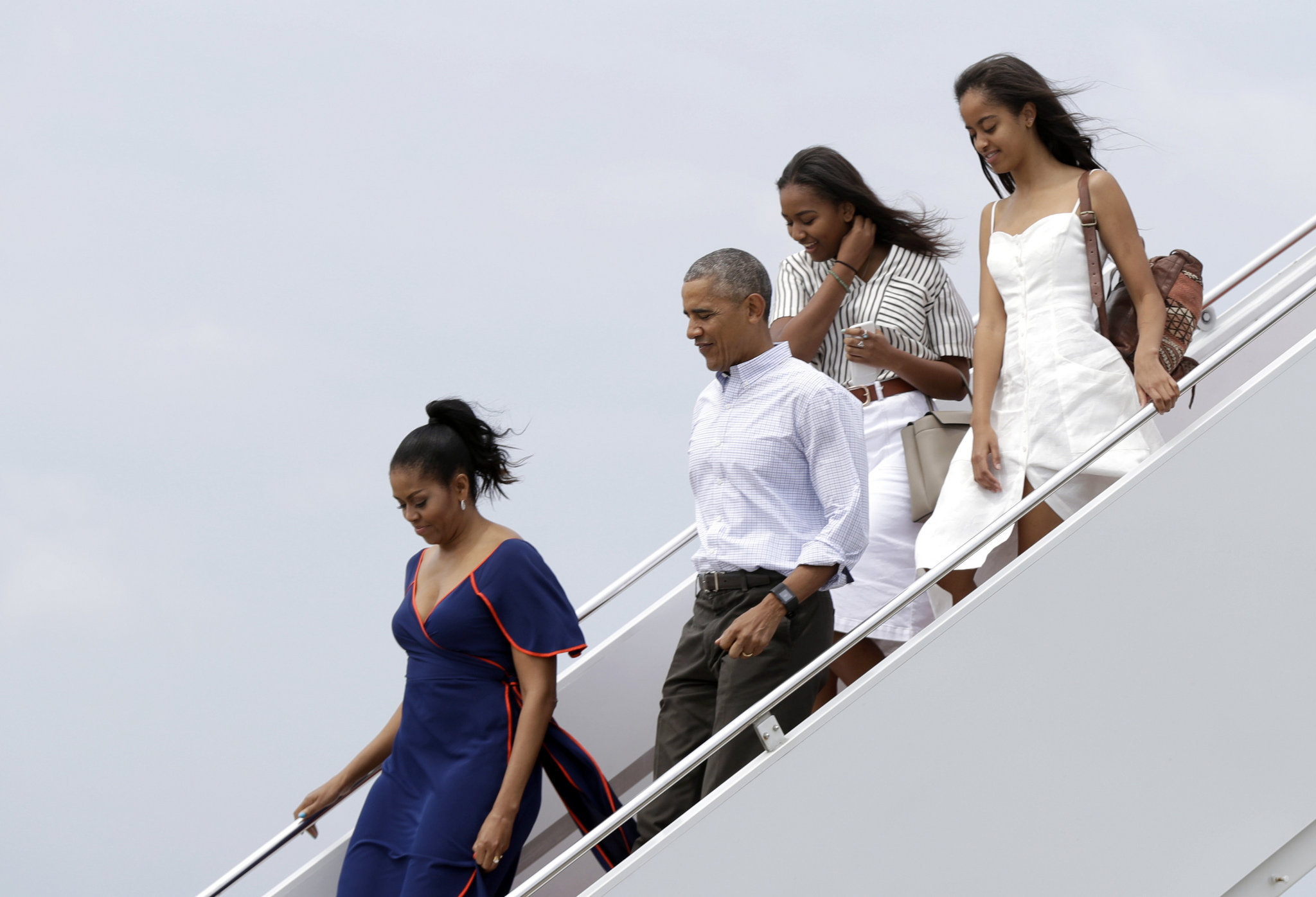 Obama, family begin 2-week vacation at secret spot at Martha's Vineyard