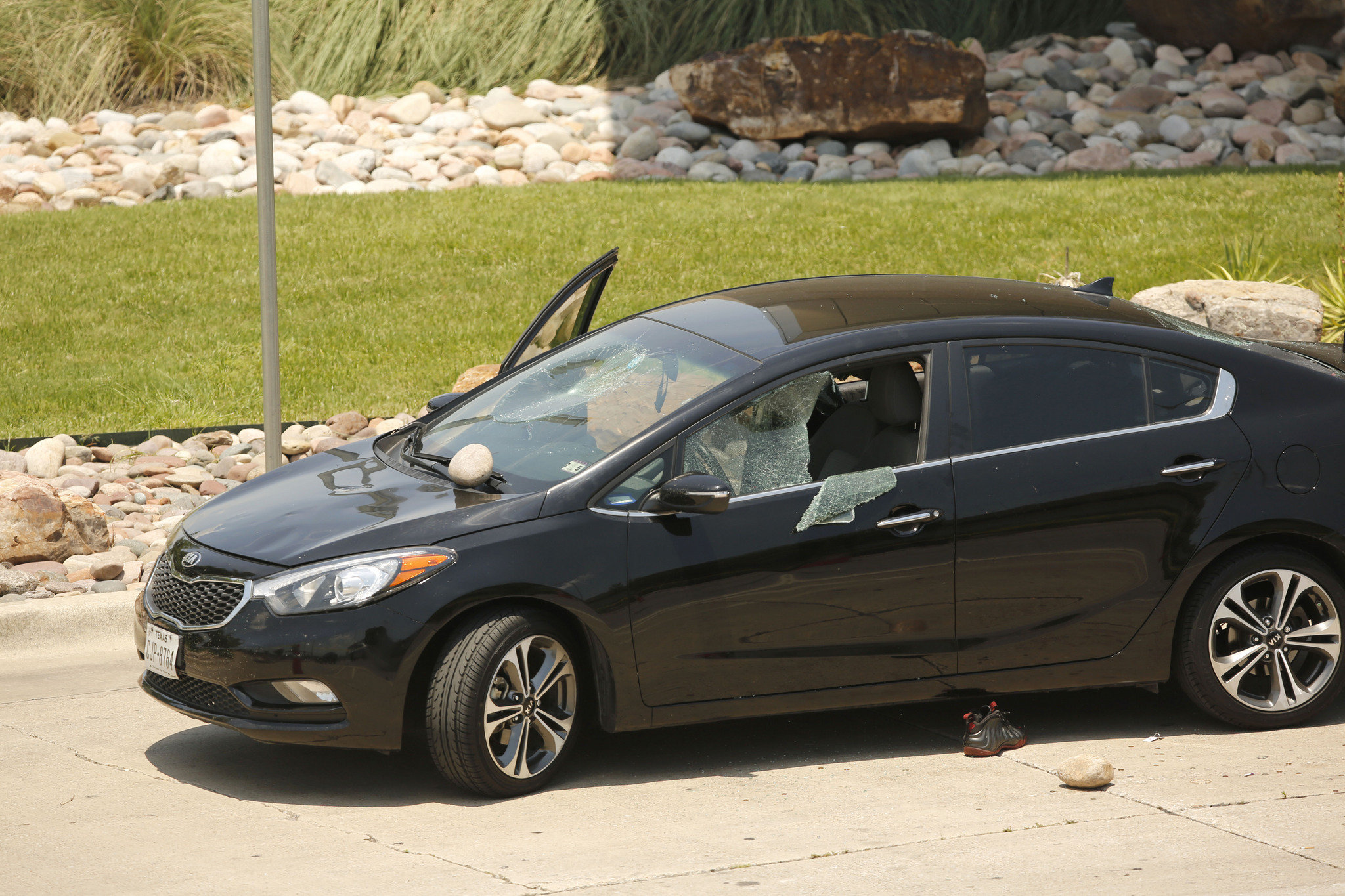 Man wounded by Dallas cop was armed with rocks, asked officer to shoot, police say