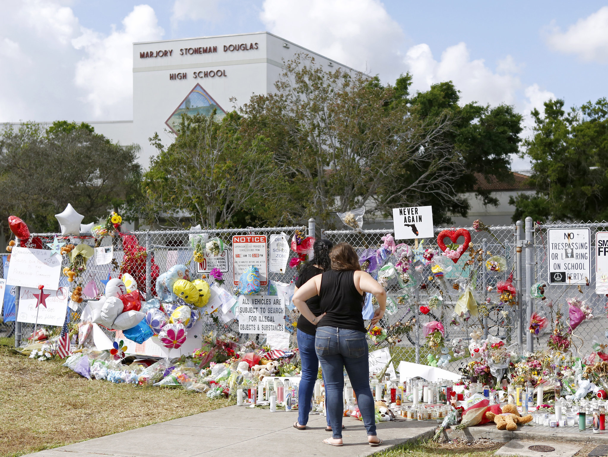 Florida school shooting: Under pressure, sheriff defends 'amazing leadership'
