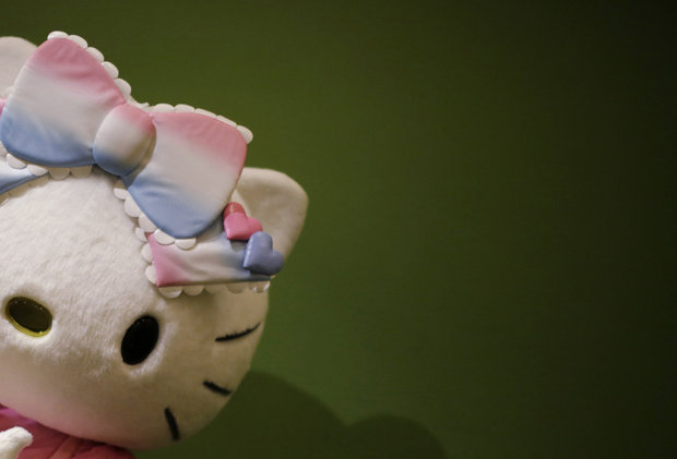 Teacher forced to remove pink Hello Kitty Christmas tree from classroom