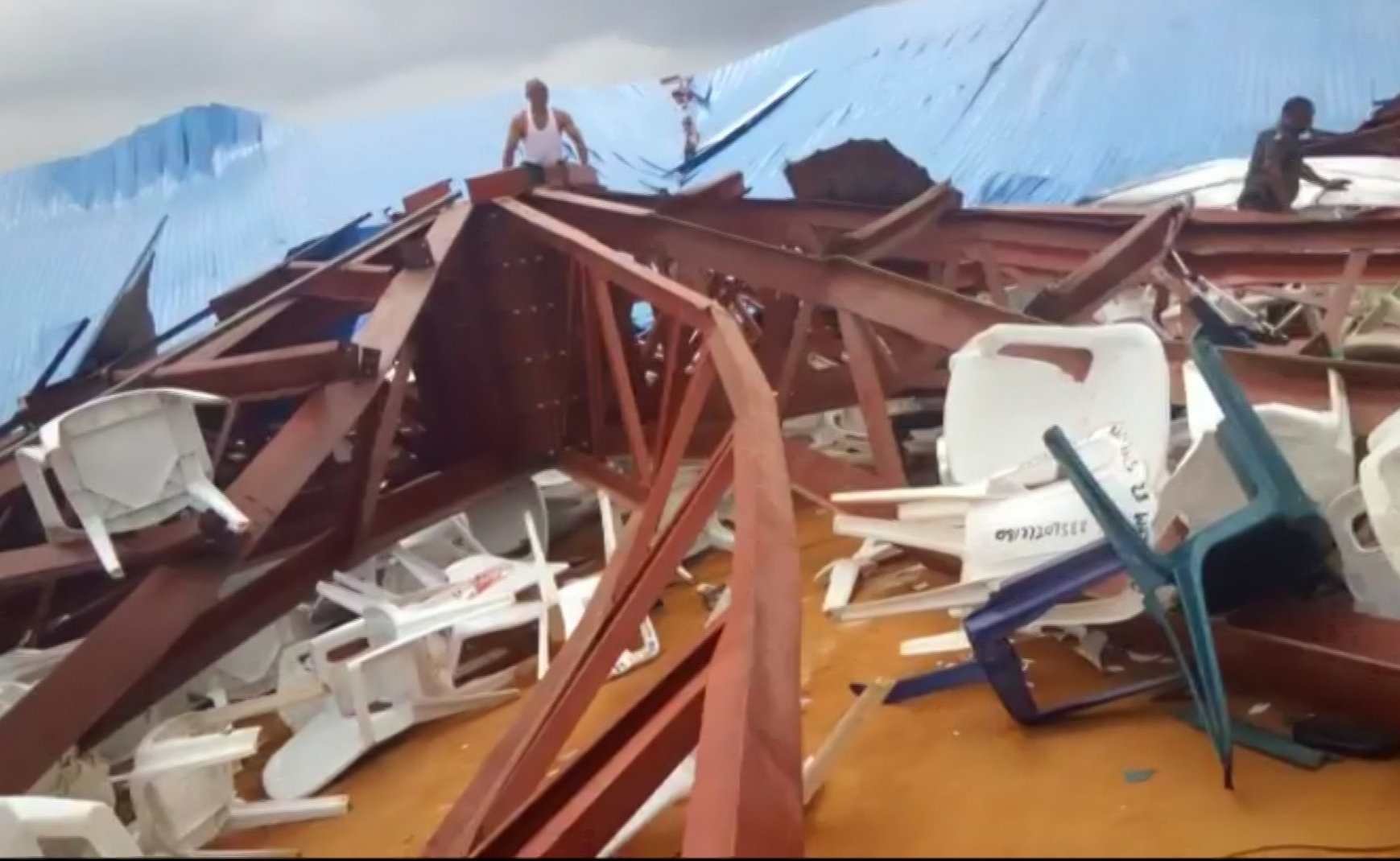 160 dead after church roof collapses in Nigeria