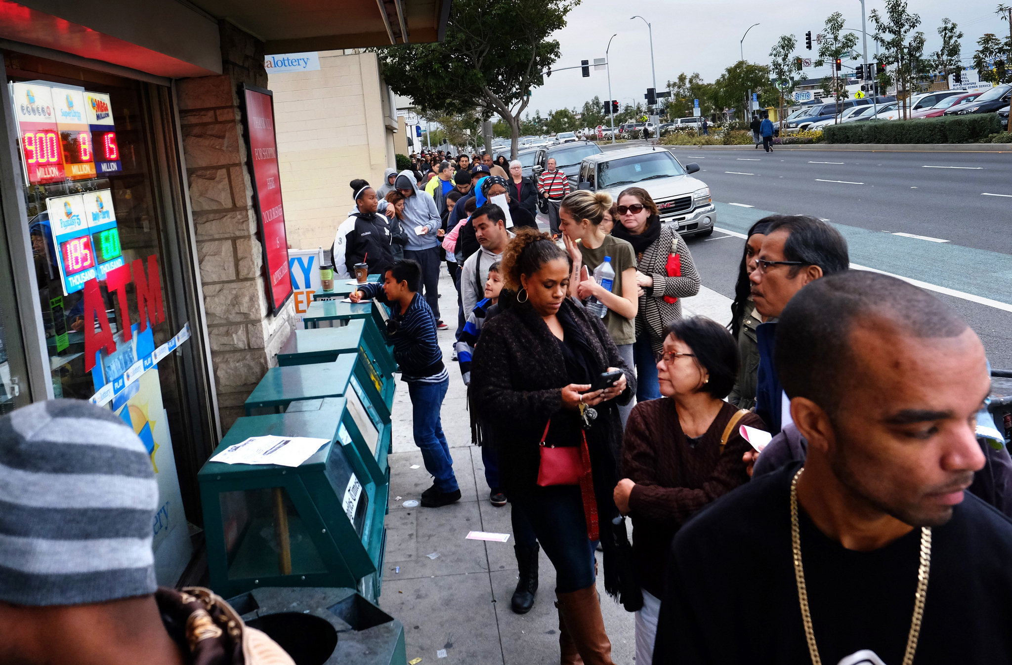 Powerball jackpot soars to $1.3 billion after no winning numbers picked Saturday