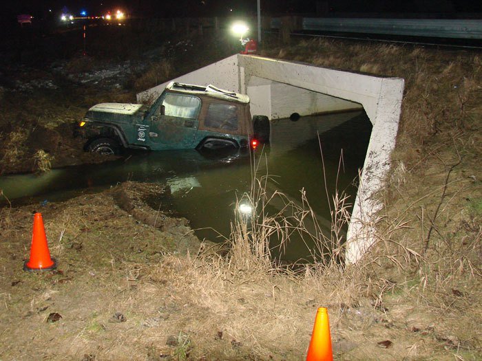 2 found dead in Ohio inside stuck Jeep idling in creek with tailpipe in water