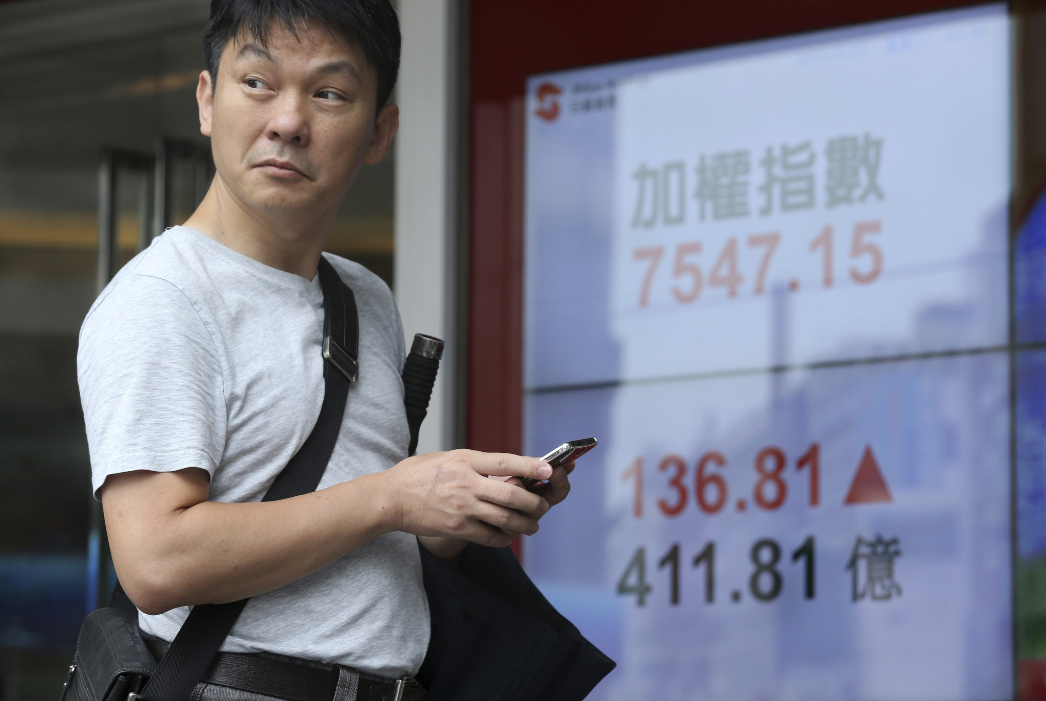 Chinese stocks tumble again at open, falling 6 percent as other Asian markets rebound