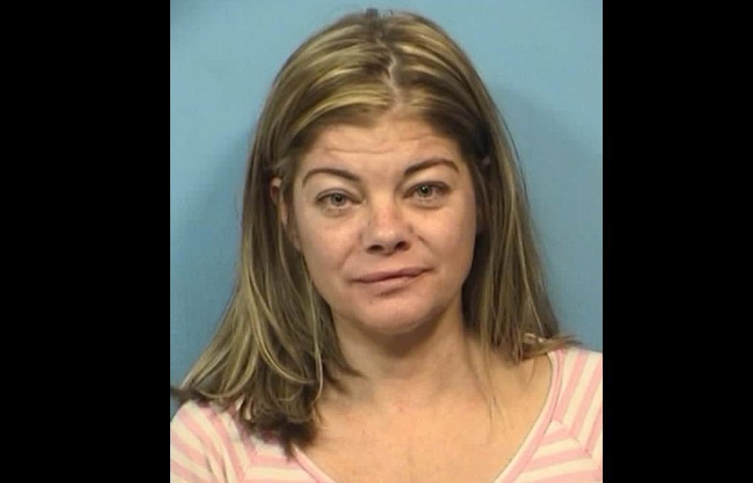 Illinois teacher sexually abuses teen visiting her home for pizza, police say