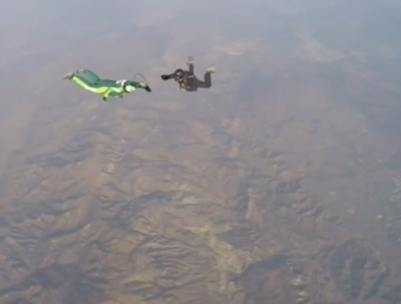 Skydiver Luke Aikins jumps with no parachute, aims for net and ... (video)
