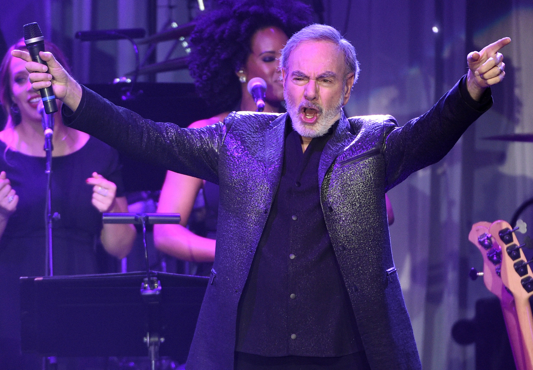 Neil Diamond reveals he has Parkinson's disease, will retire from touring