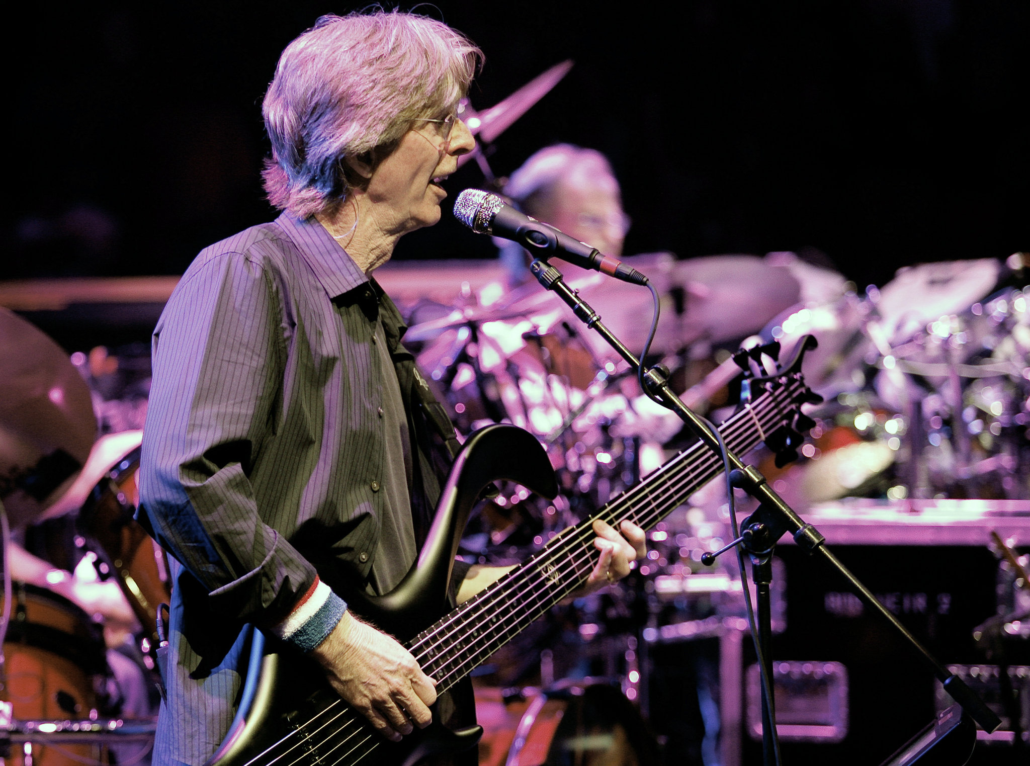 Phil Lesh of Grateful Dead cancels shows after cancer diagnosis