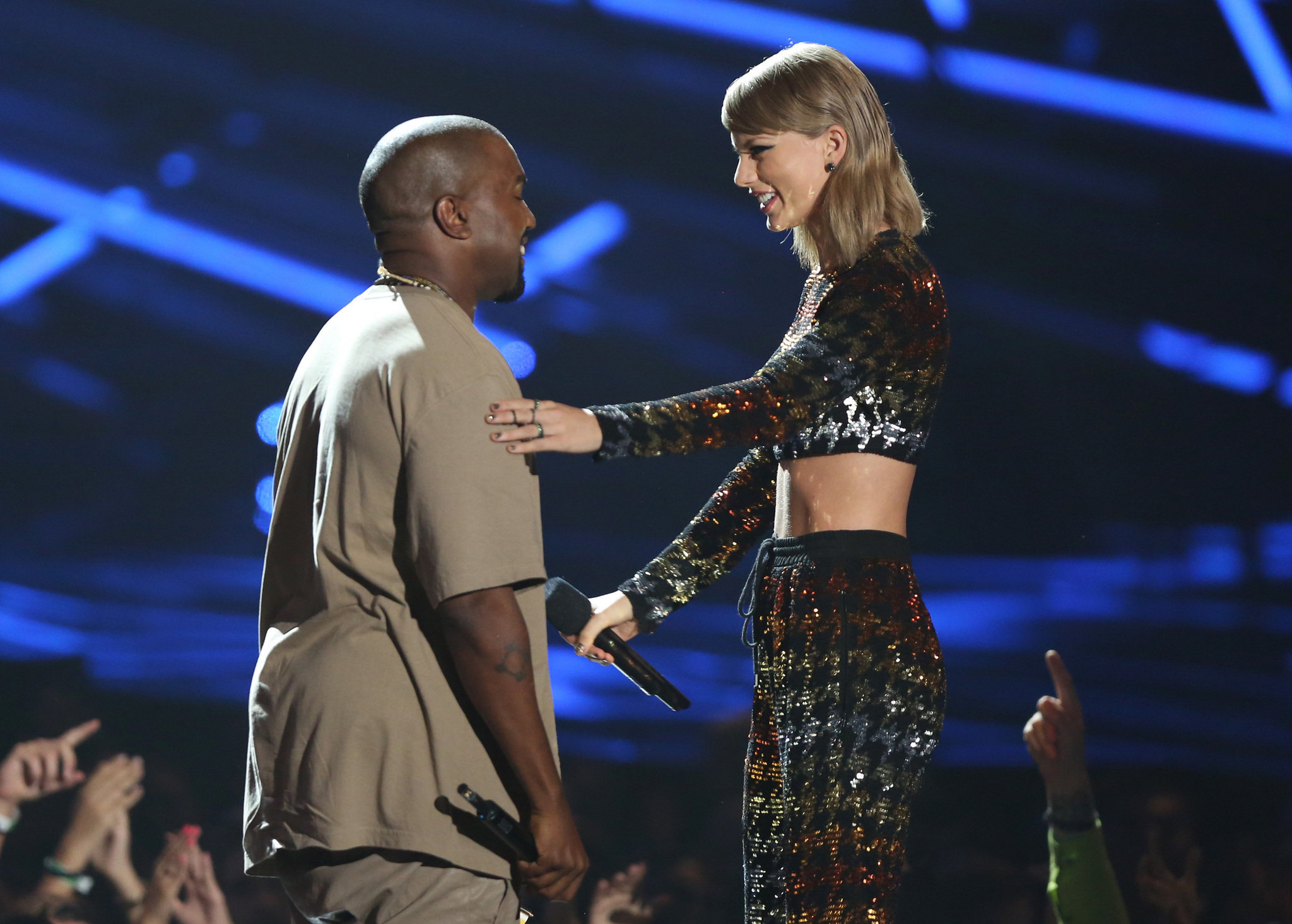 MTV Video Music Awards 2015: Taylor Swift wins; Kanye West rants; Miley Cyrus flashes breast