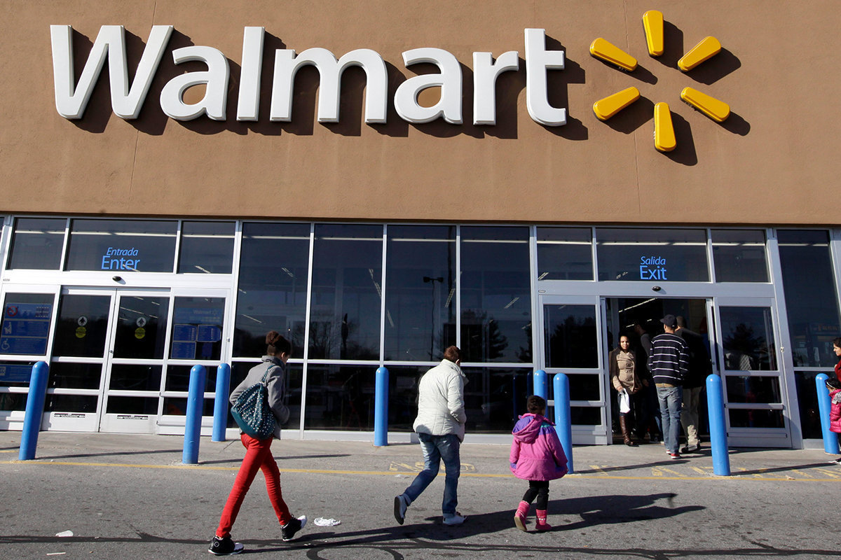 Walmart unveils new employee dress code