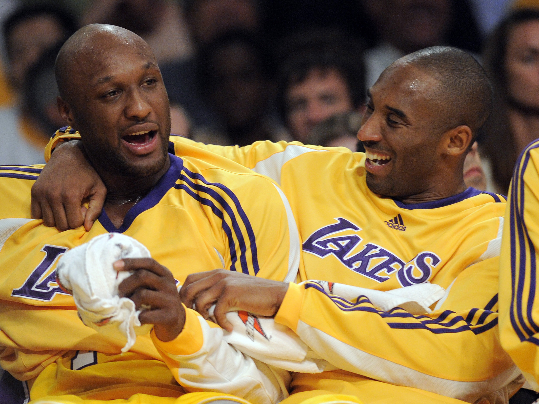 Lamar Odom wakes up, responds when Khloe Kardashian says, 'You know I love you'