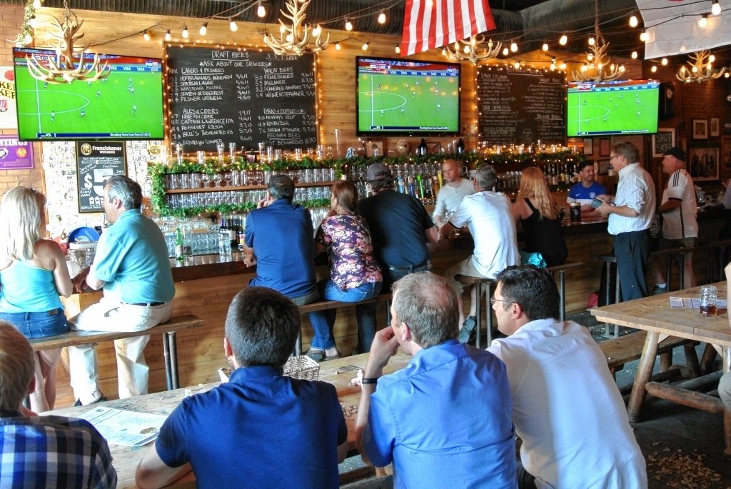 Cuomo proposes end to Sunday morning booze ban, other alcohol law reforms