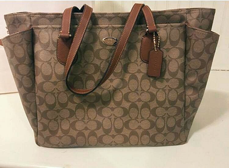 Thief steals CNY mom's diaper bag, baby formula, bottles and toys