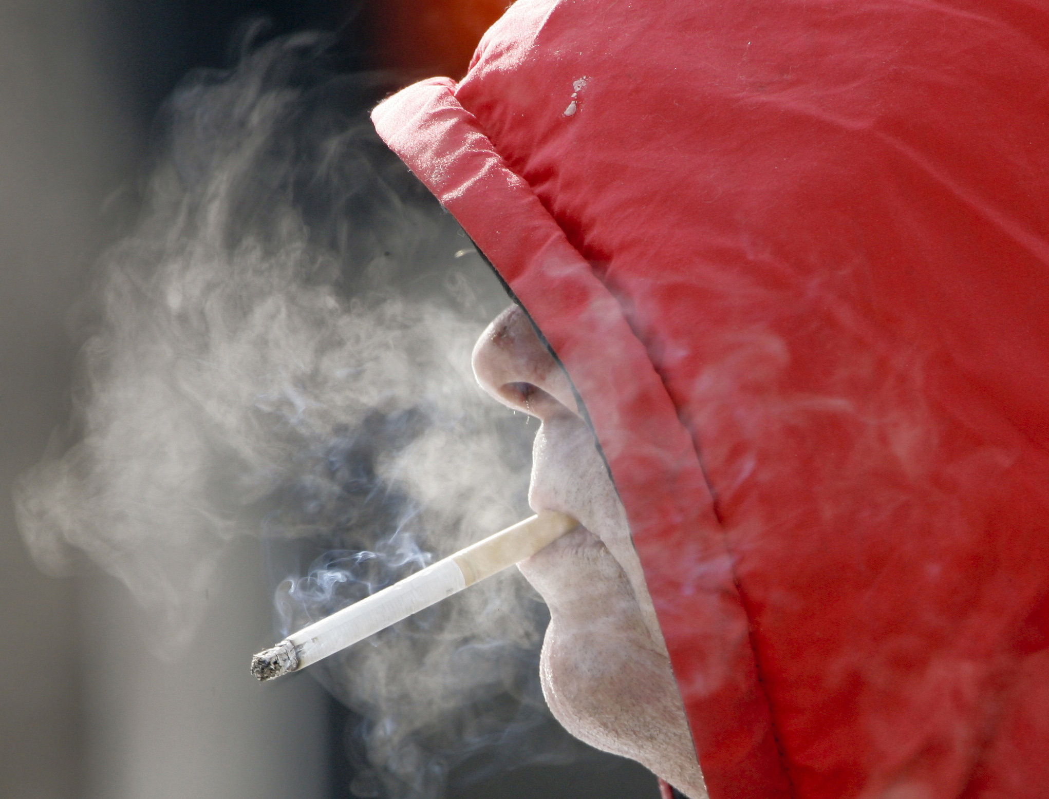 Schenectady council votes to ban smoking in cars when children are passengers