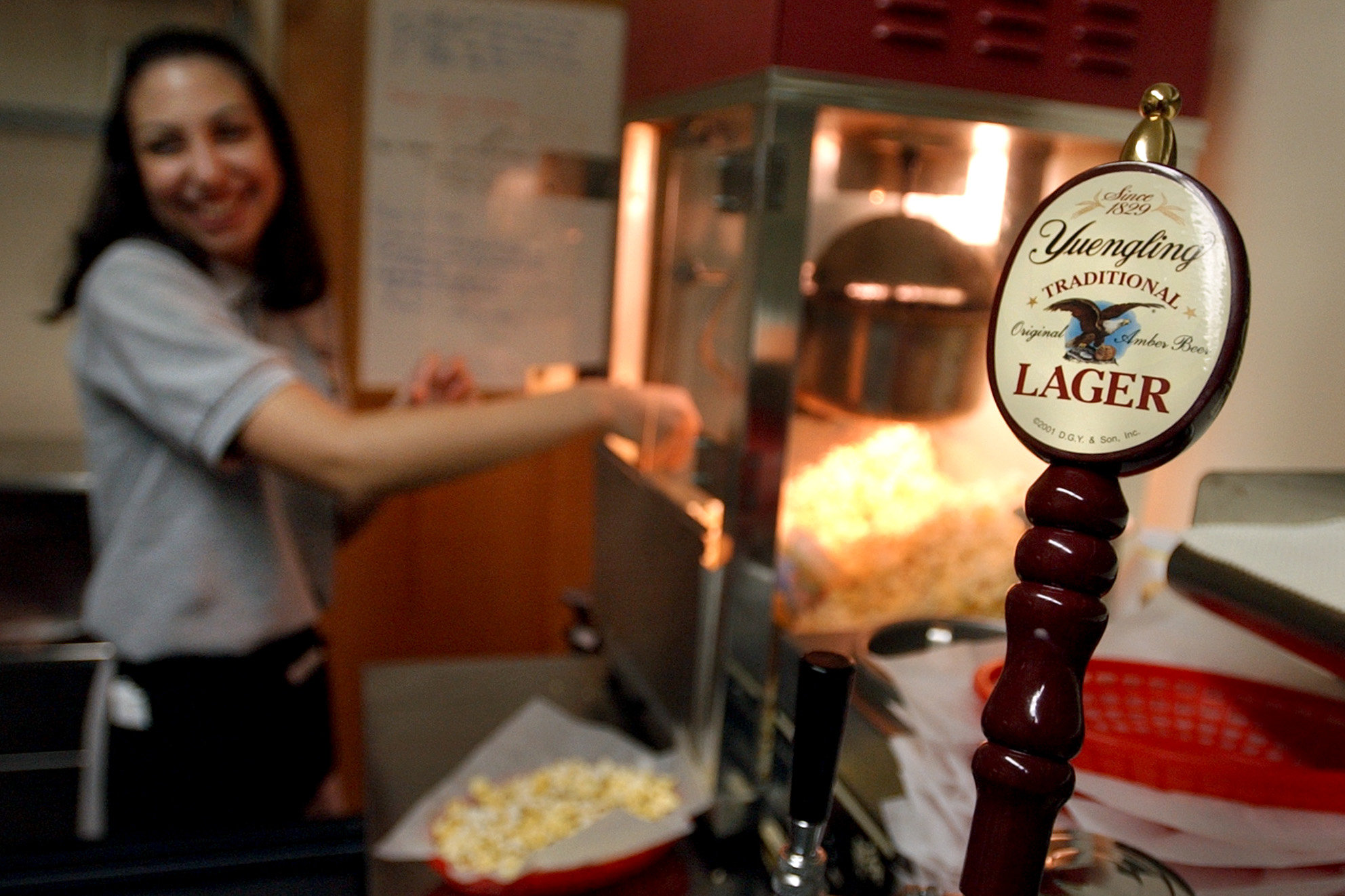 Cuomo budget proposes allowing beer, wine in all NY movie theaters