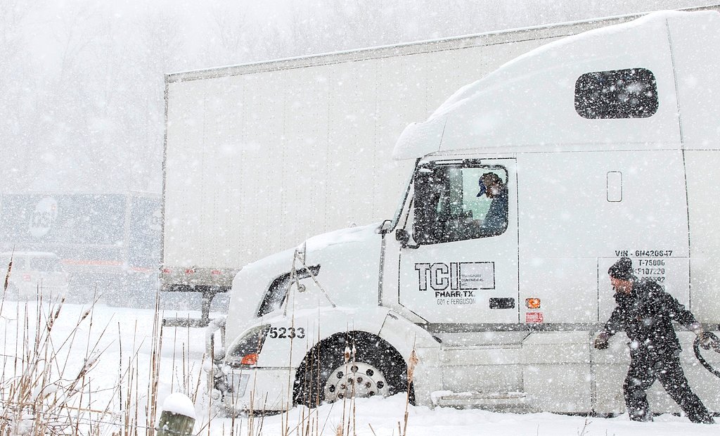 Cuomo orders 'non-essential' state workers to stay home Tuesday as snowstorm nears