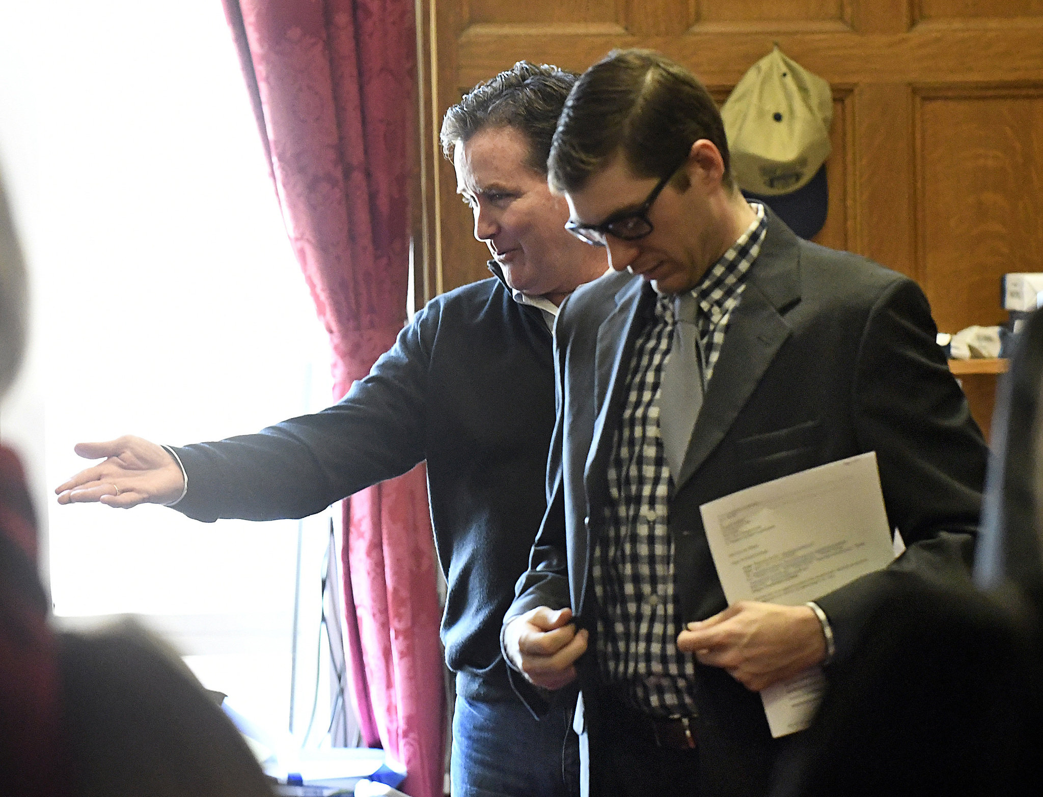 Albany lawmakers at impasse on budget deal; government shutdown looms