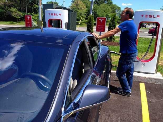 Tesla would bring five dealerships to Upstate NY if legislators approve new bill