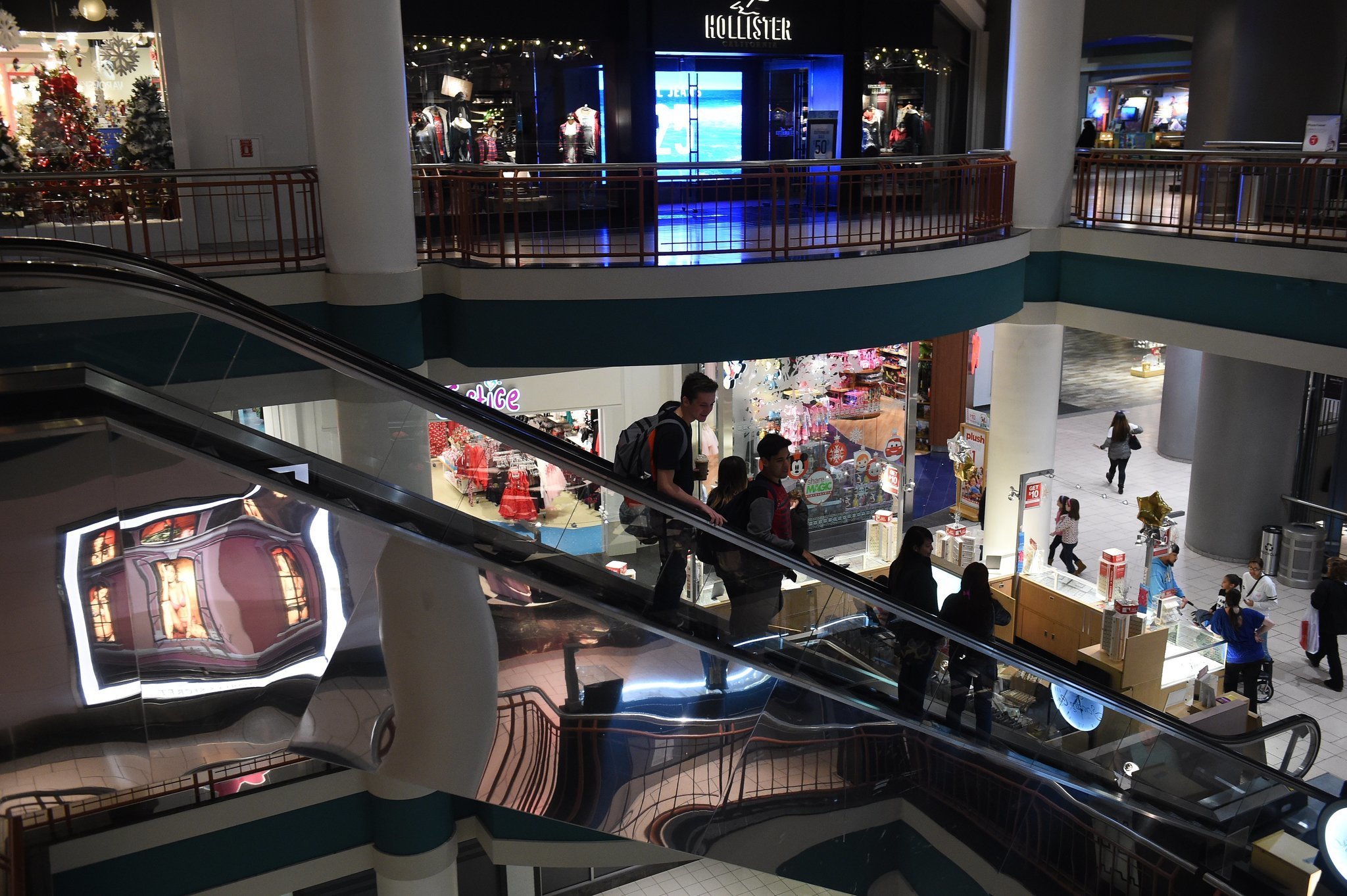 Big-name fashion outlet to close Destiny USA store
