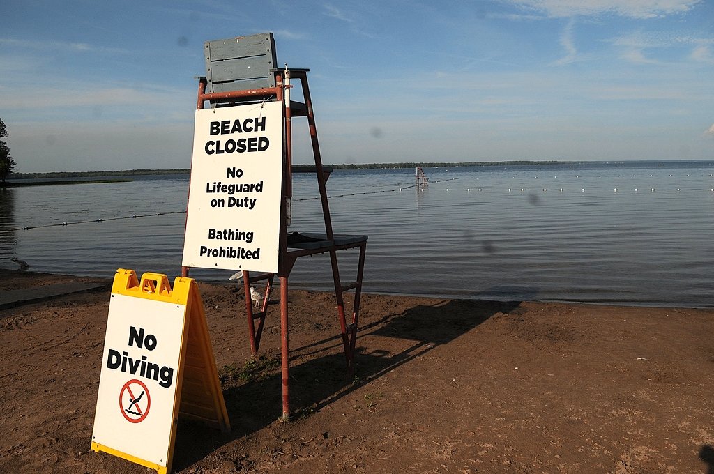 Swimming banned at Oneida Shores Beach in Cicero because of algae