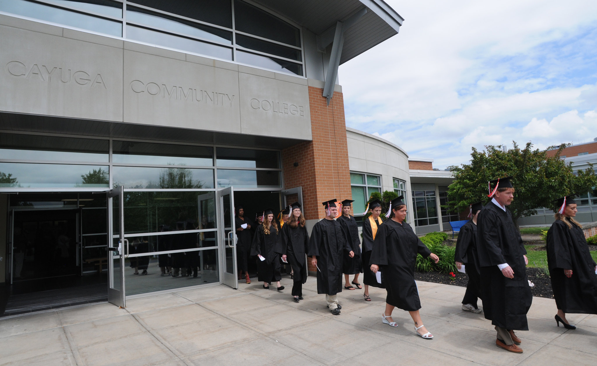 Which U.S. colleges have the highest student loan default rates? (search)