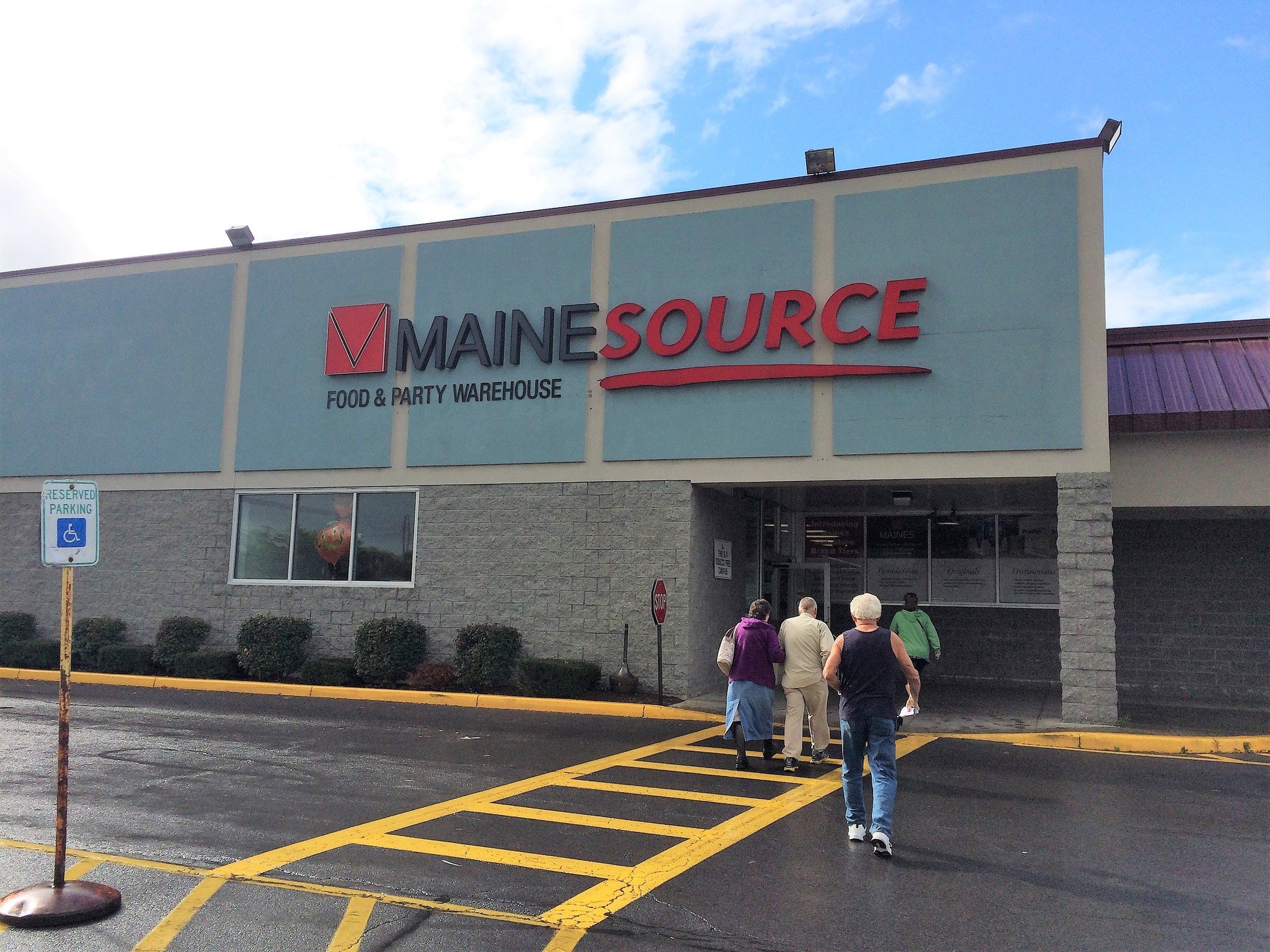 Maines food warehouse store in North Syracuse to close