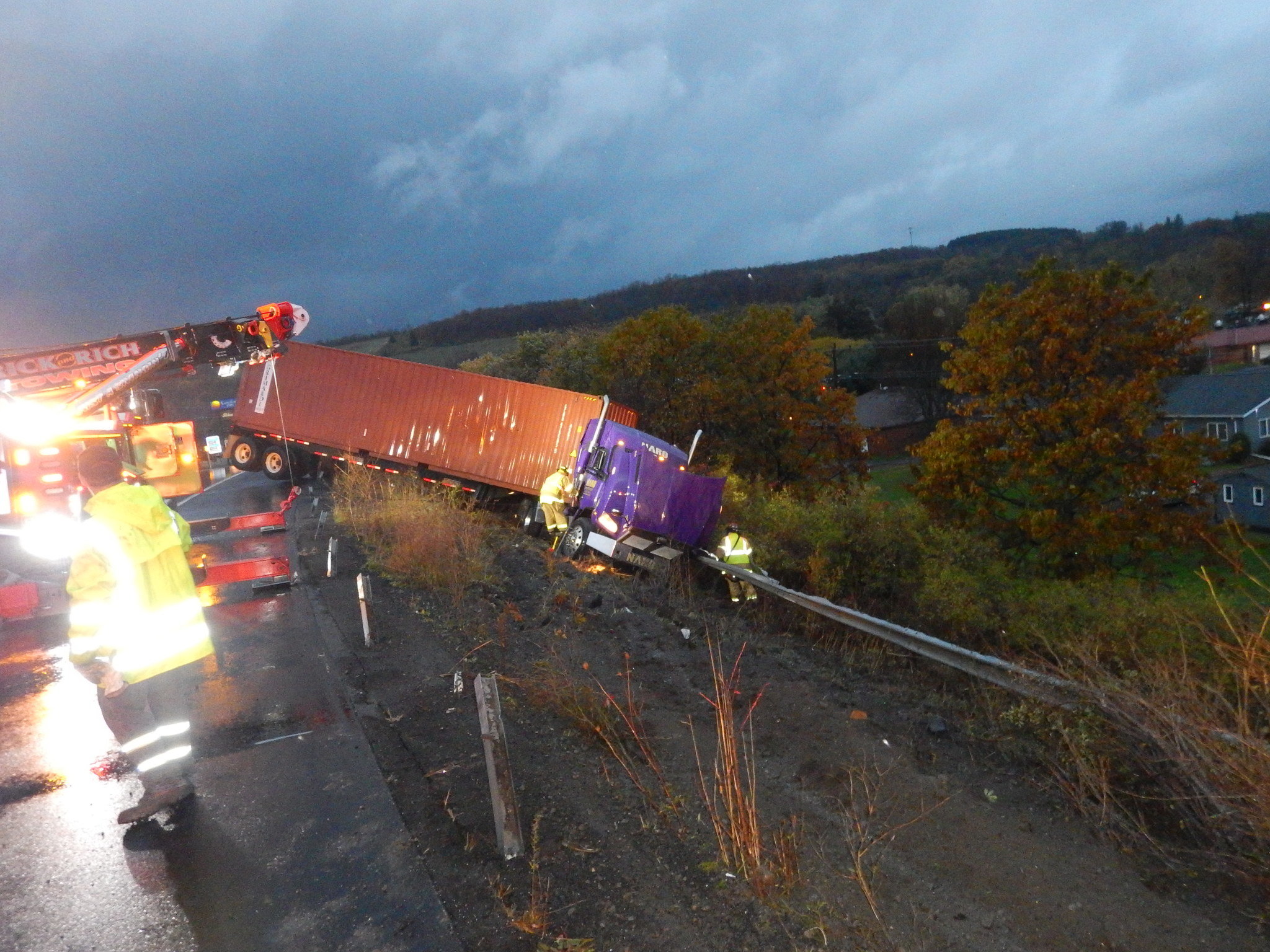 Jackknifed tractor-trailer damages 400 feet of guardrail on I-81 in Cortland