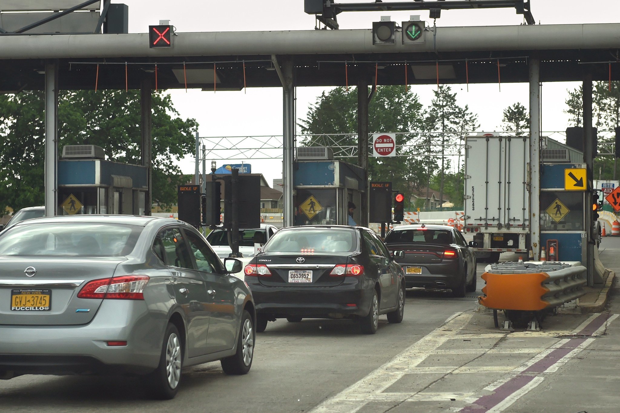 Gov. proposes eliminating toll booths from New York State Thruway by 2020
