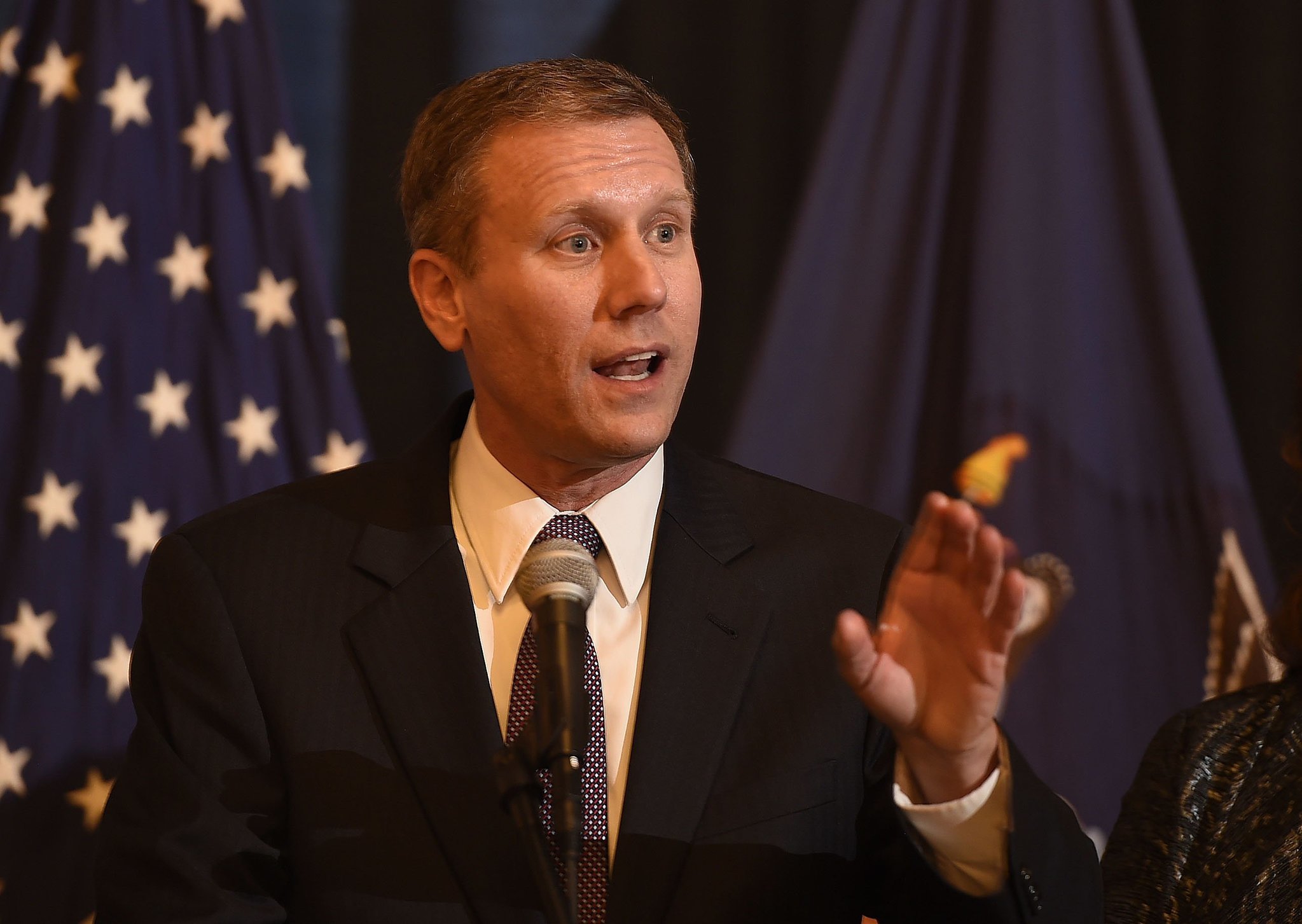 NY comptroller asks why taxpayers should give Valesky a $27,500 bonus