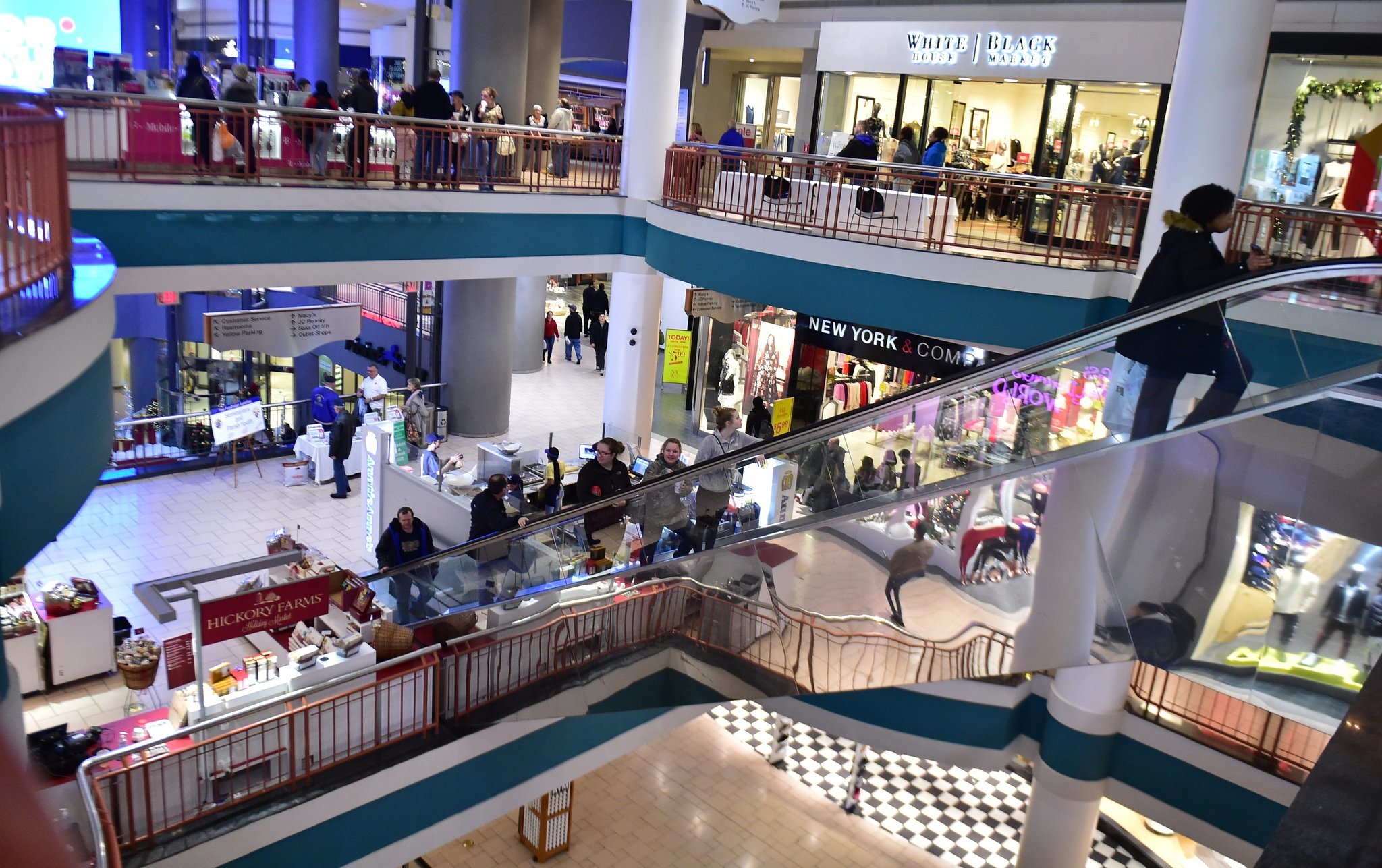 Fitness apparel retailer for women to open at Destiny USA this summer