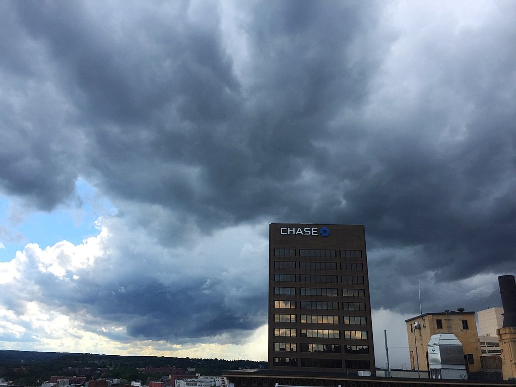 Strong storms with 60 mph winds moving across Ohio toward Upstate NY