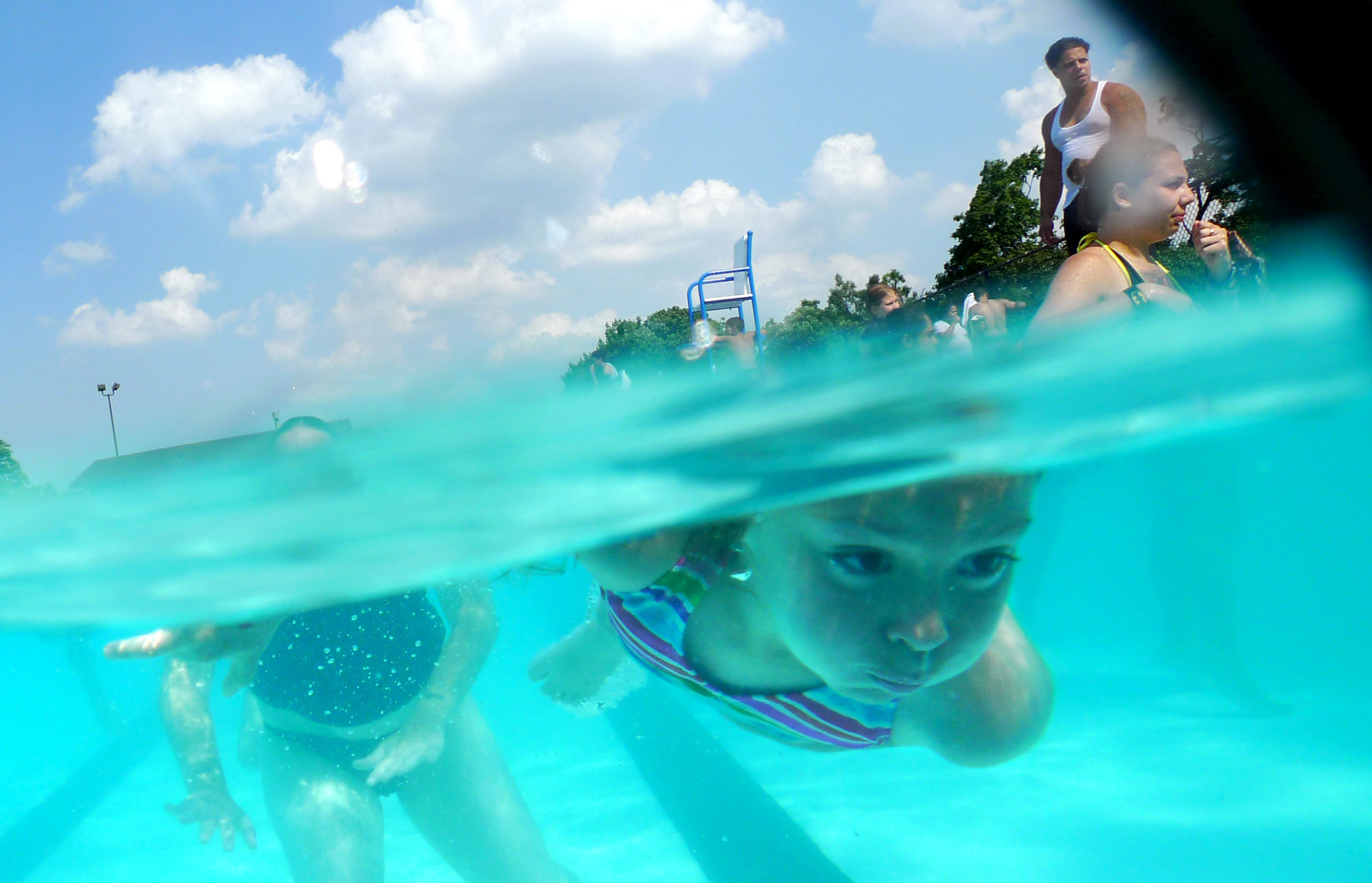 Which swimming pools in New York state had health, safety violations in 2017?