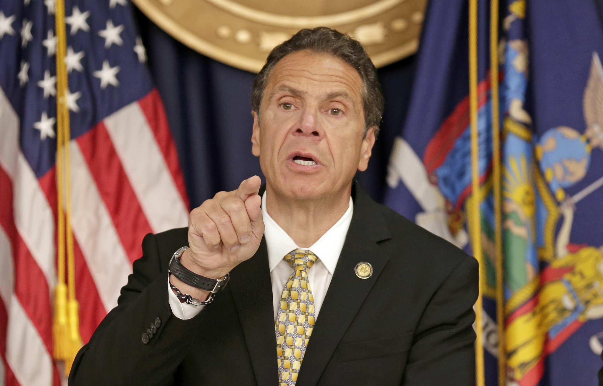 Is rush of small-dollar donors to Cuomo grassroots or a gimmick?