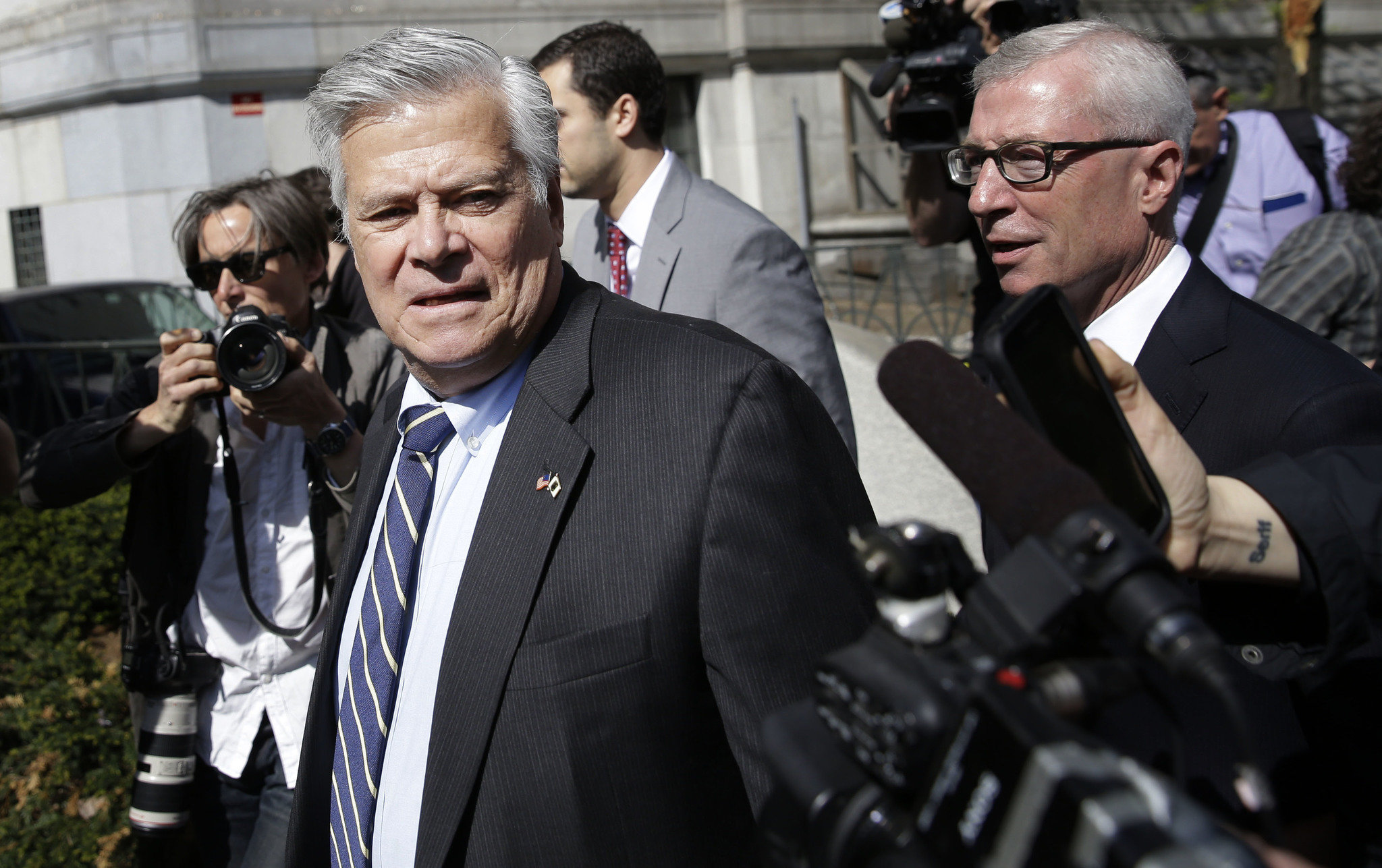 Former NY Senate leader Dean Skelos testifies in his own defense