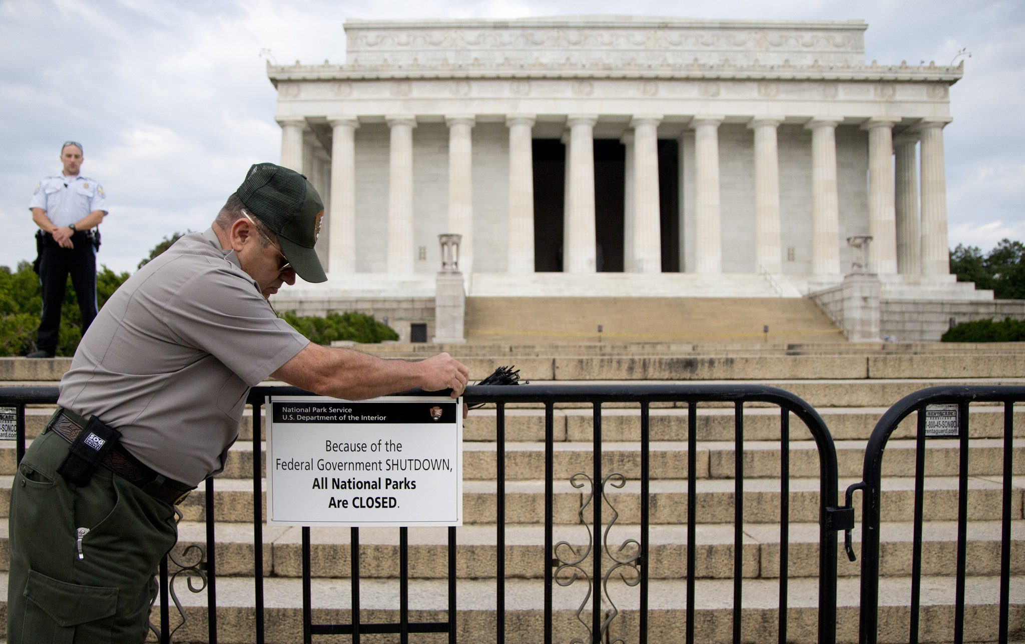 Government shutdown continues into Monday as Senate struggles with solutions