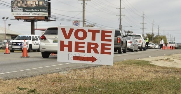 US tells 21 states hackers targeted their election systems; Russia seen as culprit