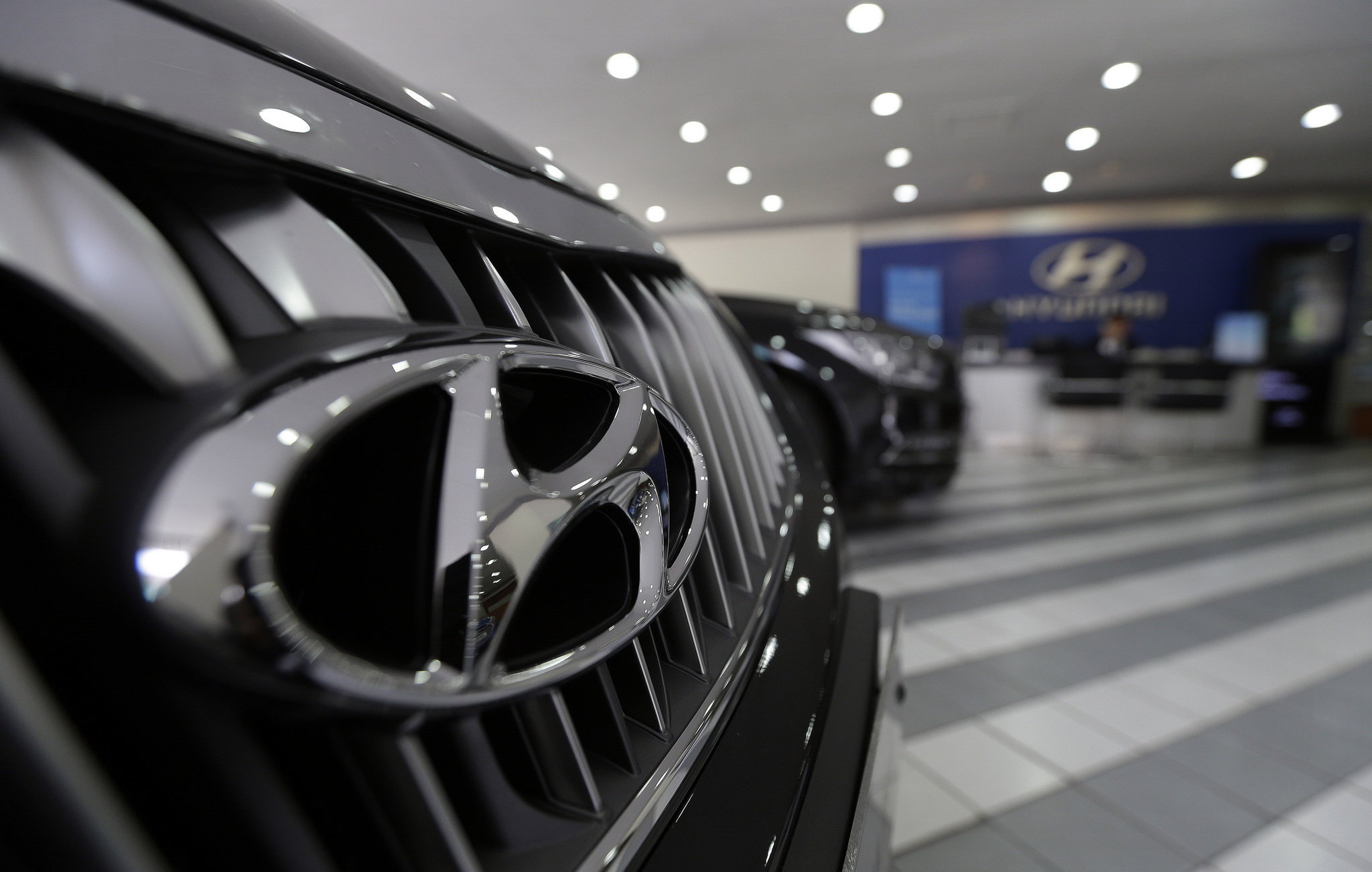 Hyundai recalls 43K new Santa Fe SUVs because steering wheel could Hyundai recalls 43K new Santa Fe SUVs because steering wheel could